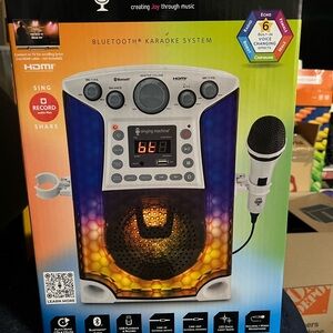 👉🏼SOLD👈🏼 FB Bluetooth Karaoke System - white